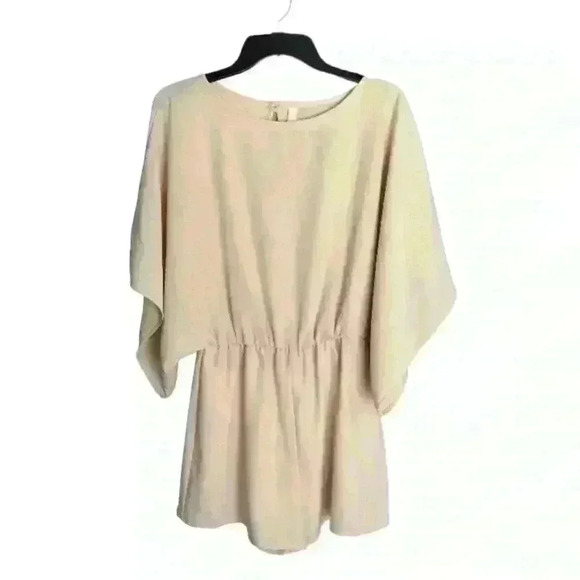 Light Cream Romper Size Medium NWOT - Picture 1 of 5